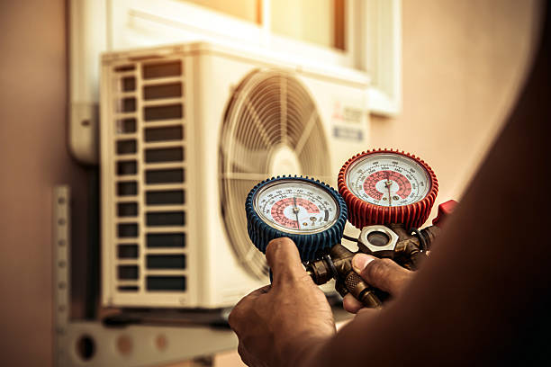 Professional Heat Pump Repair technician working in Mascotte, FL